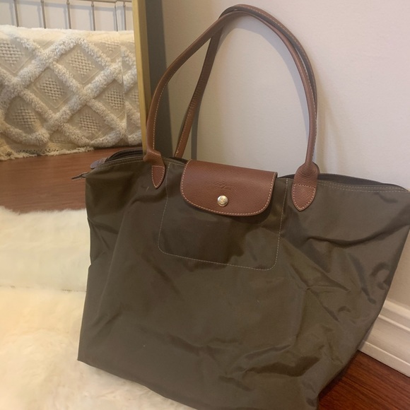 SOLD Longchamp tote in Olive - Picture 2 of 5